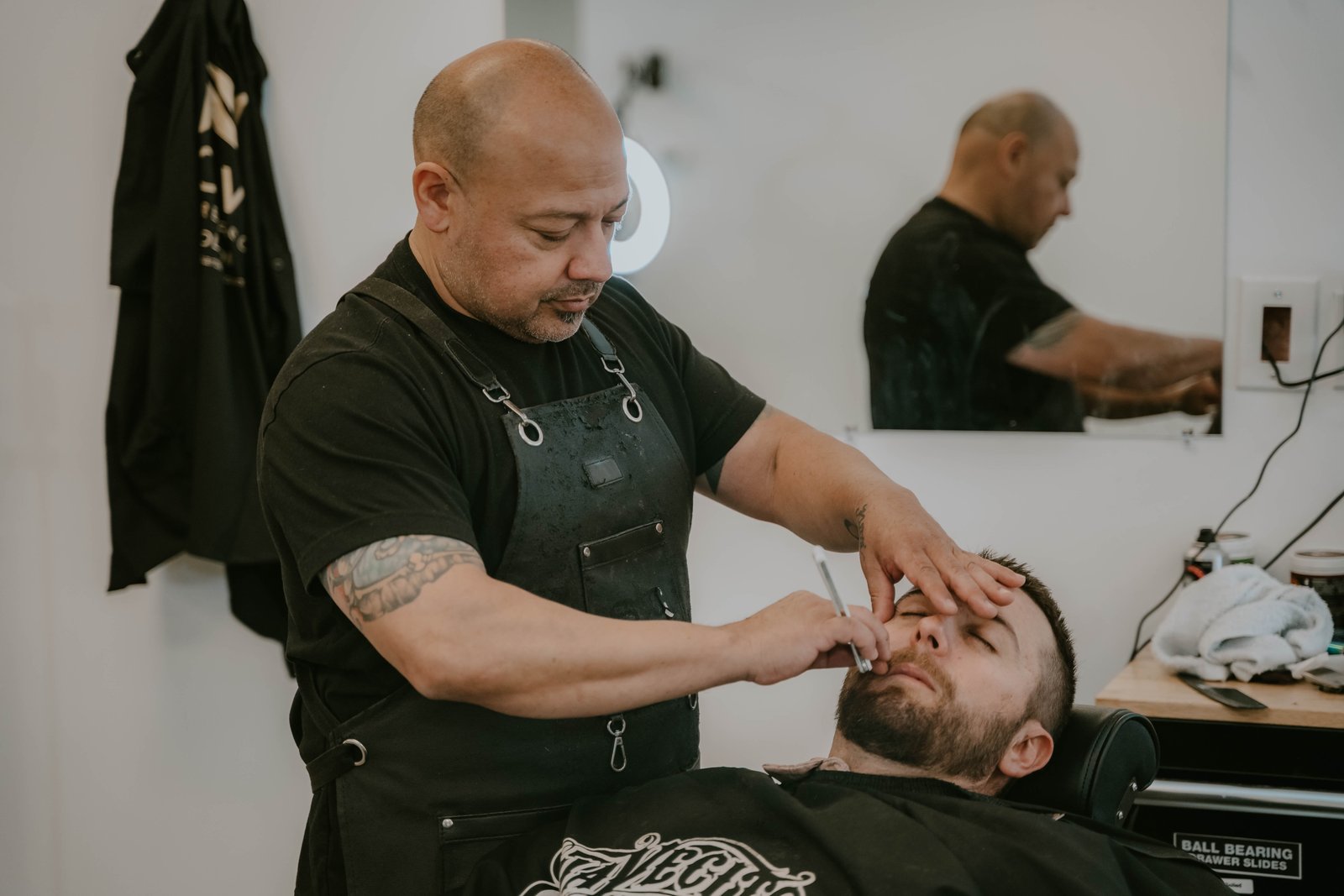 Barber giving a beard lineup