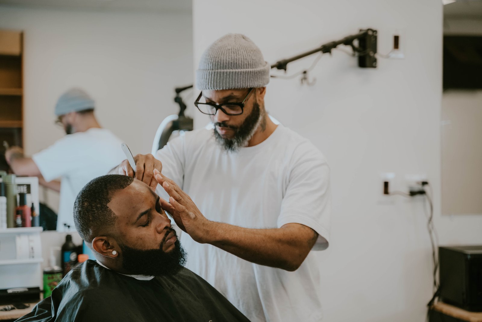 Barber giving a straight razor lineup